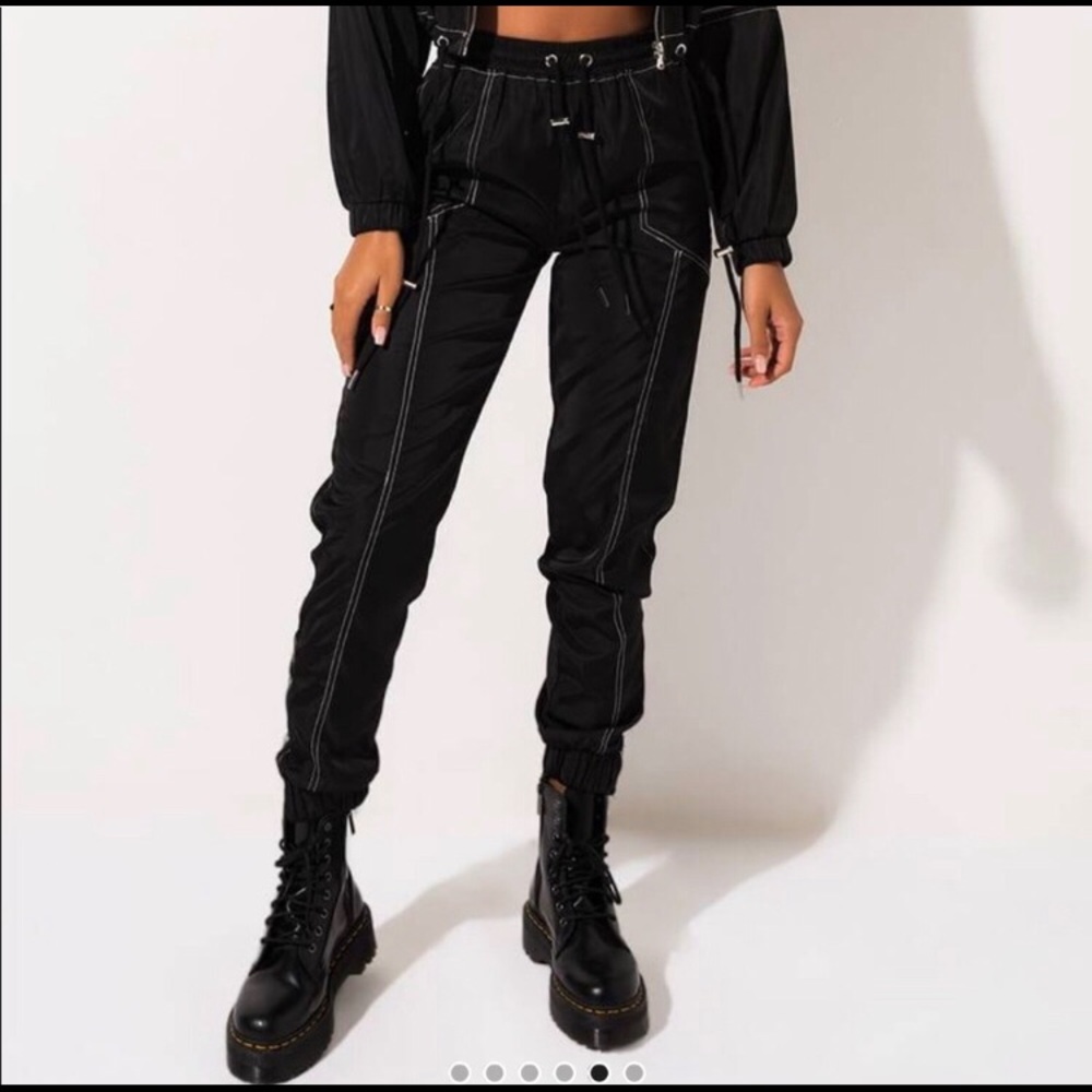 Track pant with white stitching